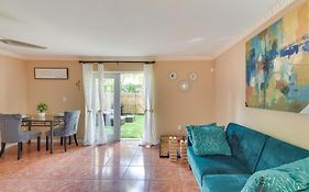Opa-Locka Townhome, 15 Mi To Miami Beach!