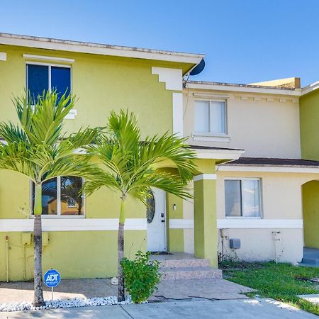 Opa-Locka Townhome, 15 Mi To Miami Beach! Exterior photo